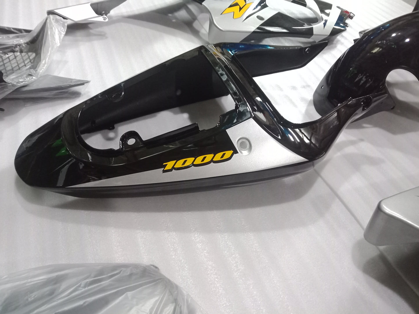 ---AU STOCKING---Black Silver Fairing Kit For Suzuki GSXR GSX-R 1000 2000 2001 2002
