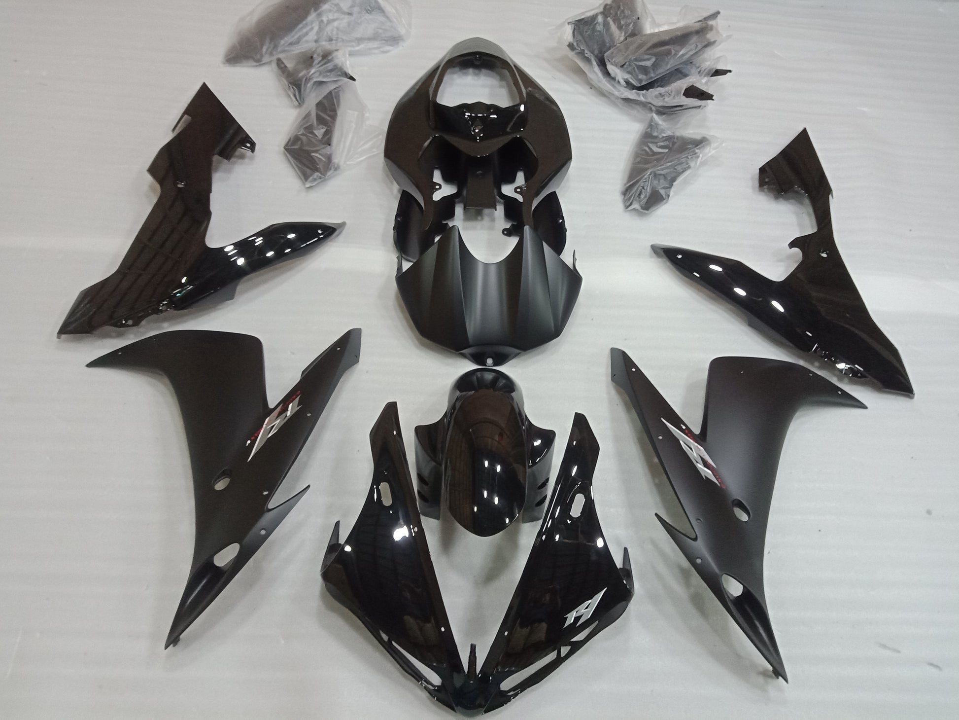 2004 - 2006 Black Fairing Kit For Yamaha R1 Fairing 01