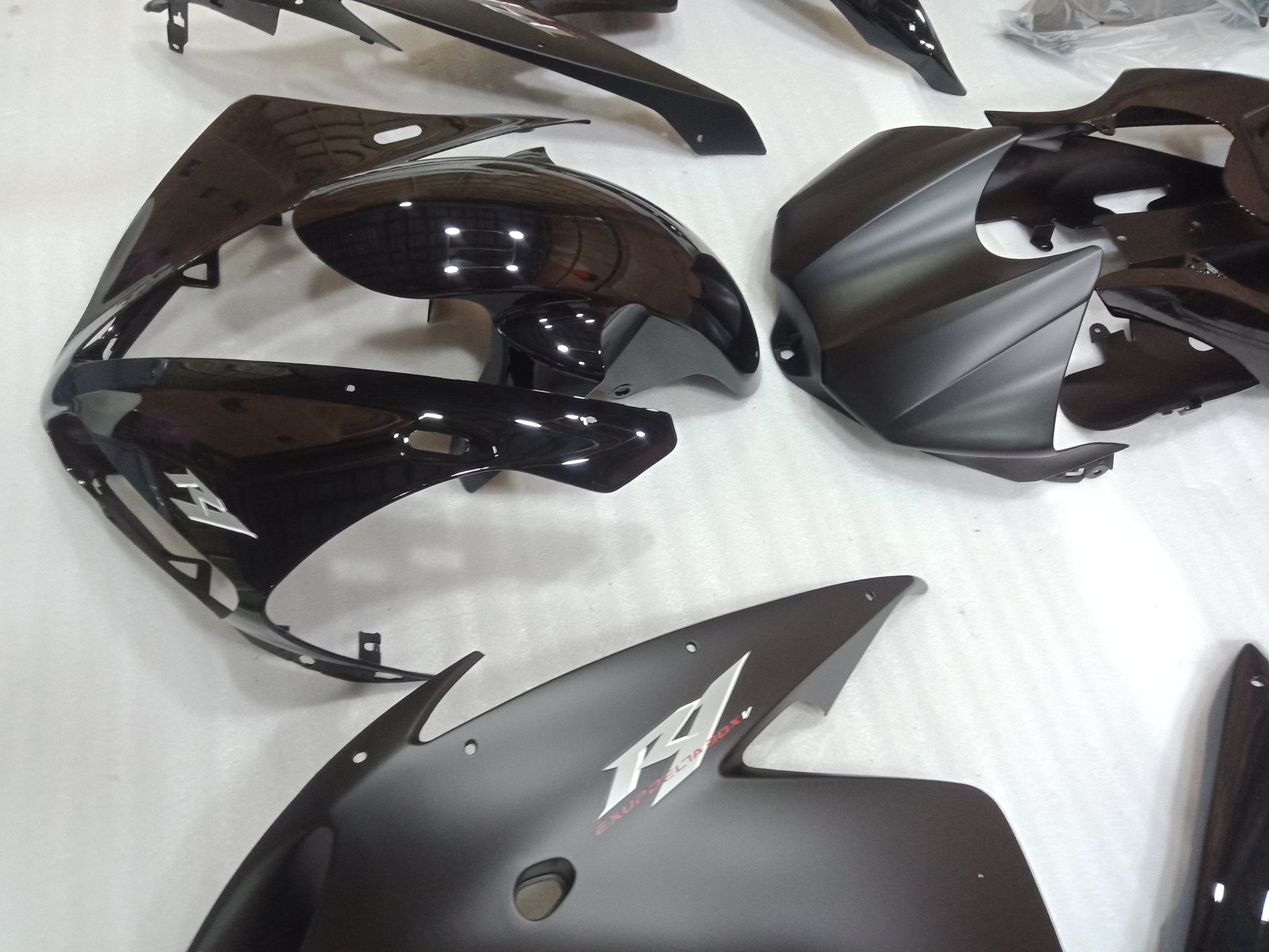 2004 - 2006 Black Fairing Kit For Yamaha R1 Fairing 02