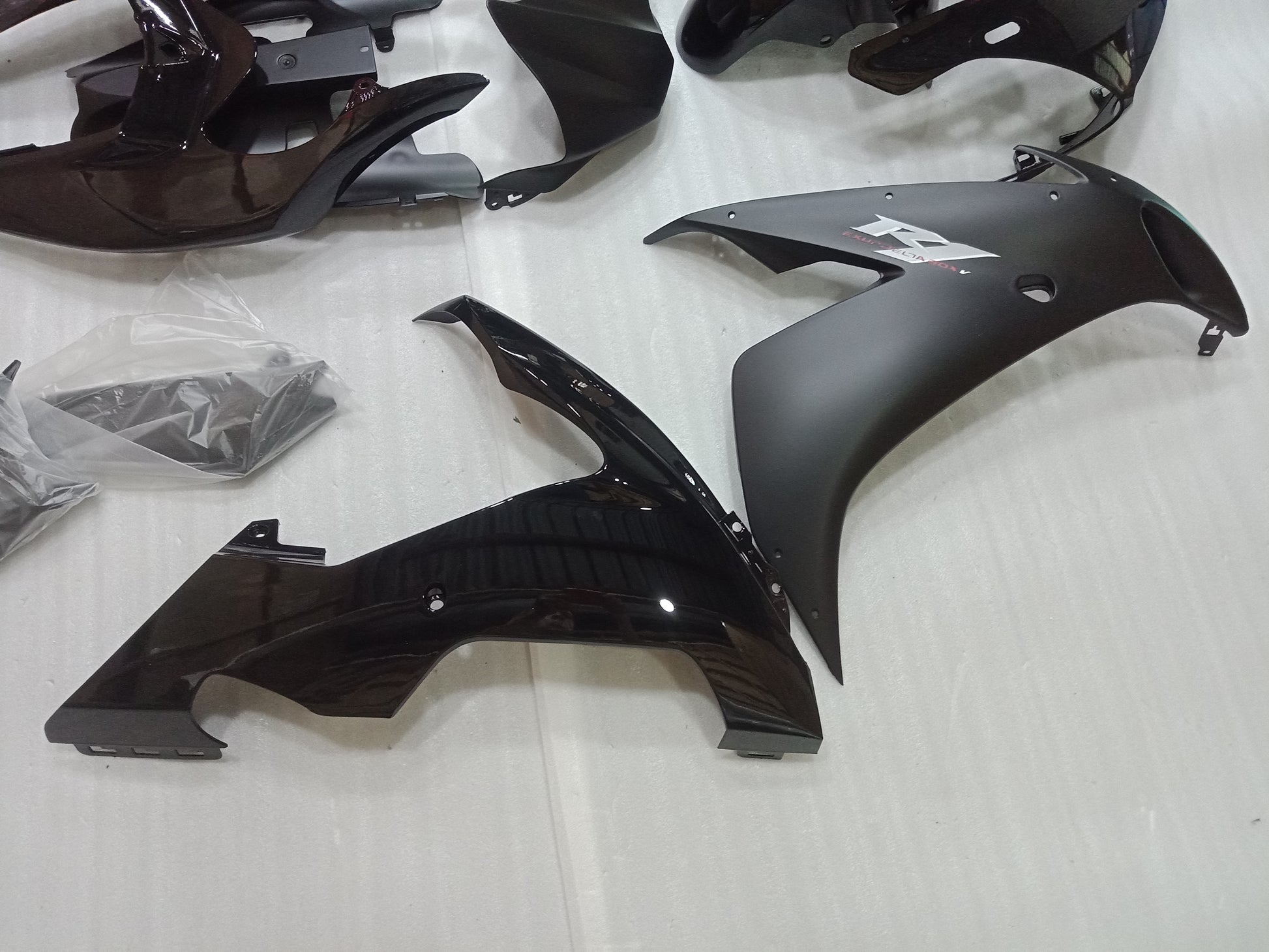 2004 - 2006 Black Fairing Kit For Yamaha R1 Fairing 04