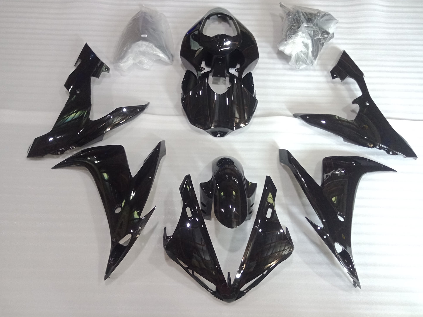 2004 - 2006 Gloss Black Fairing Kit 01