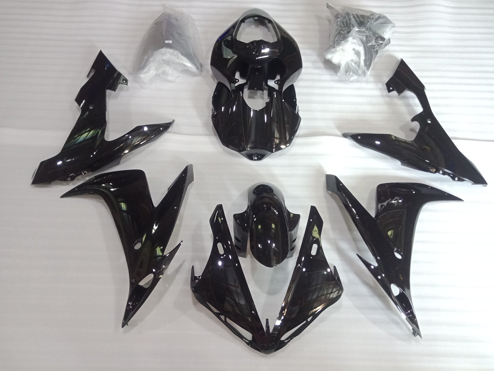 2004 - 2006 Gloss Black Fairing Kit 01