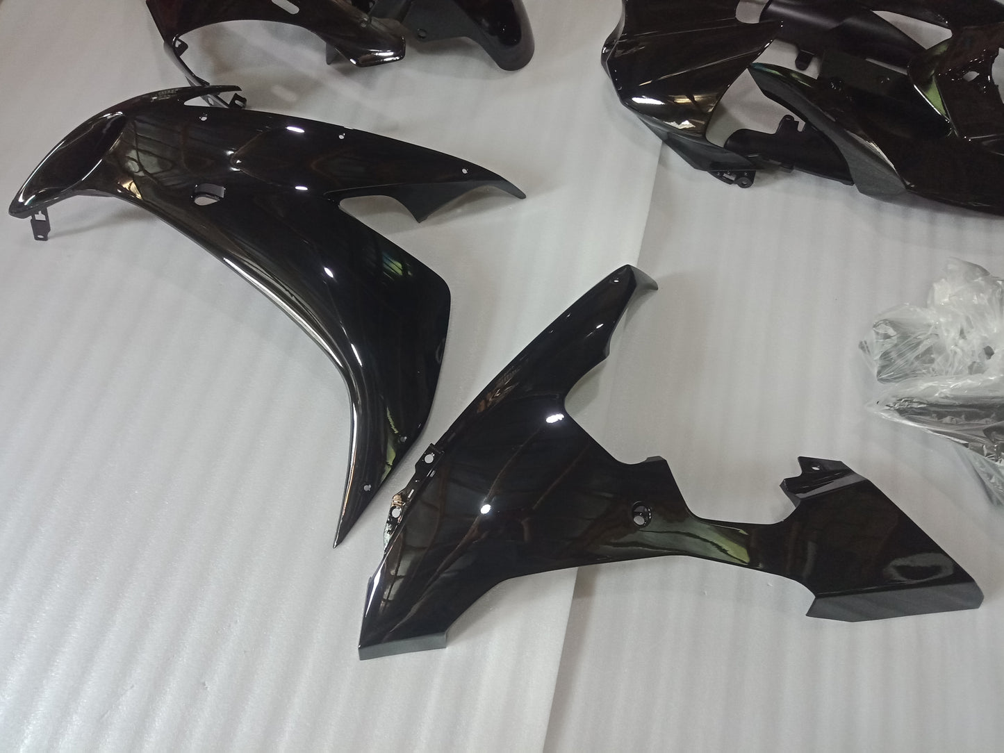 2004 - 2006 Gloss Black Fairing Kit 04