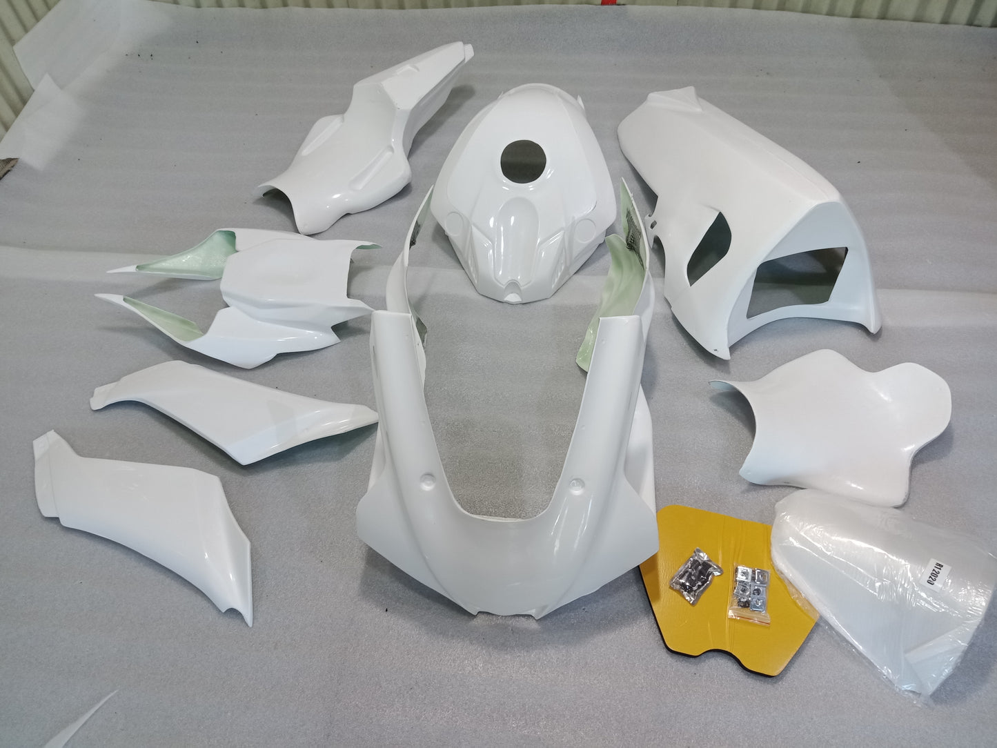 2020 - 2023 Yamaha YZF R1 Fiberglass Fairing 03