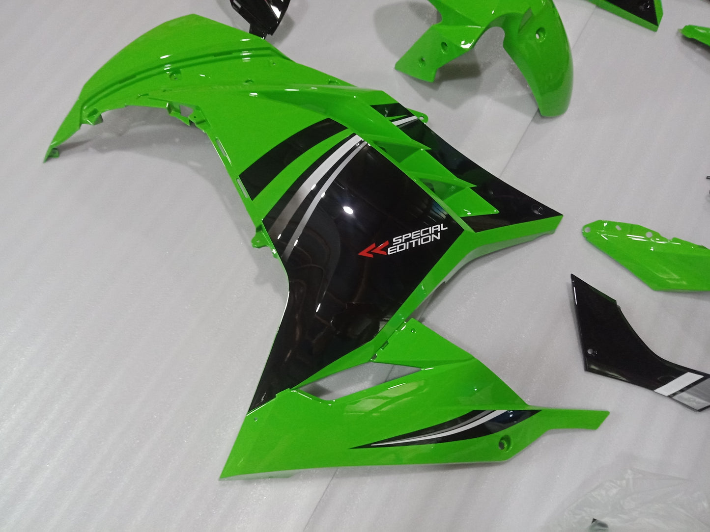 ---AU STOCKING---Fit KAWASAKI Ninja 300 Green Fairing Kit