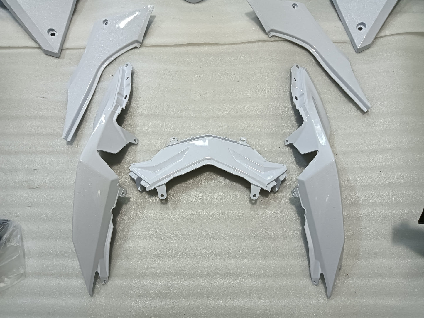 Pearl White Fairing Kawasaki Ninja 300 - 01
