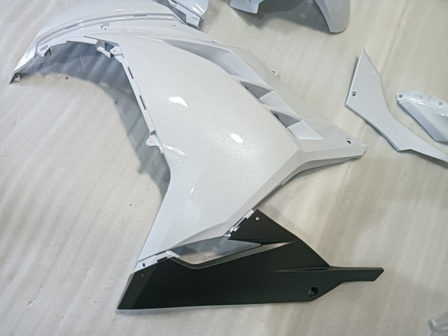 Pearl White Fairing Kawasaki Ninja 300 - 03