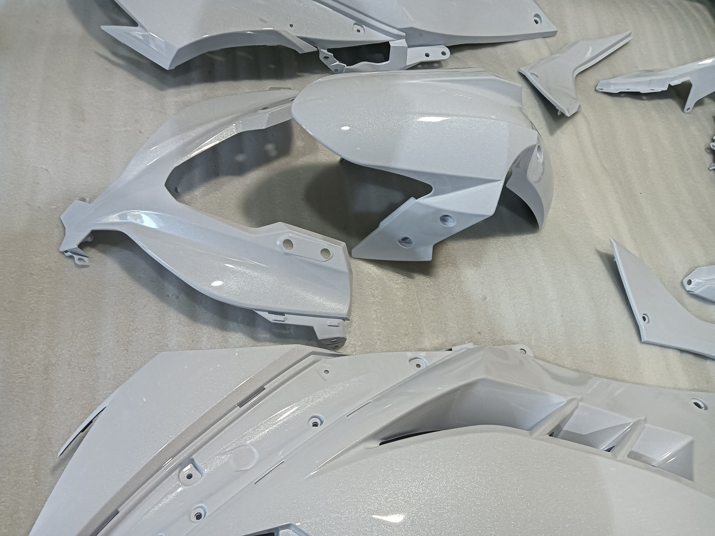 Pearl White Fairing Kawasaki Ninja 300 - 06