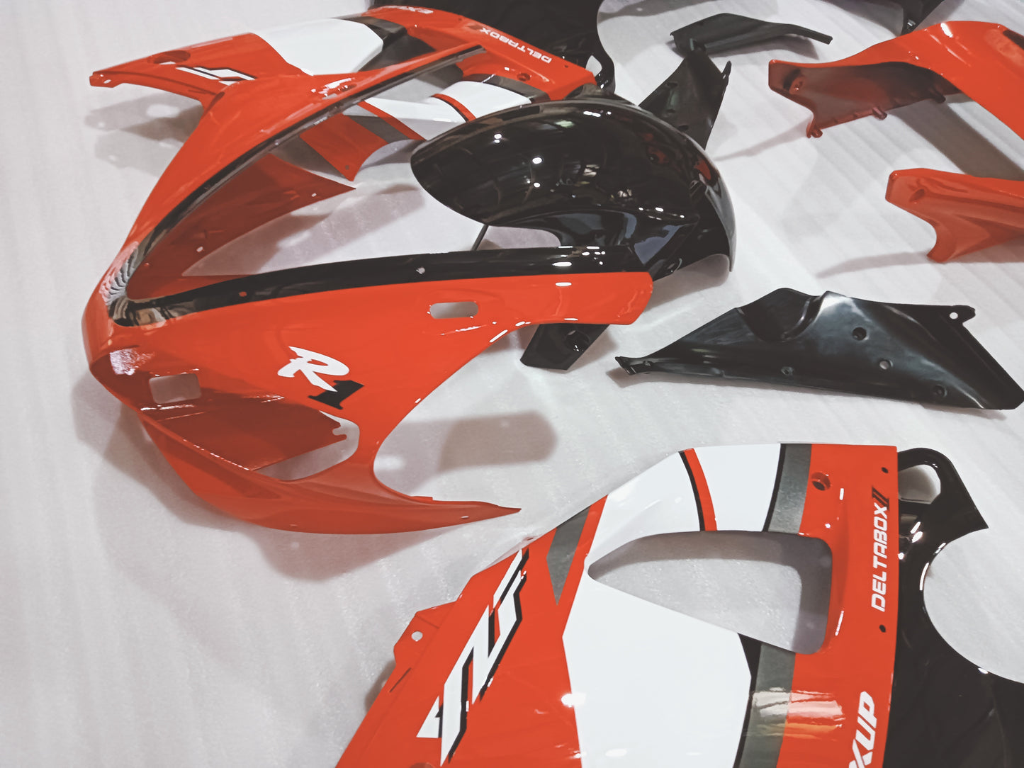 Red White Yamaha YZF R1 Fairing 02