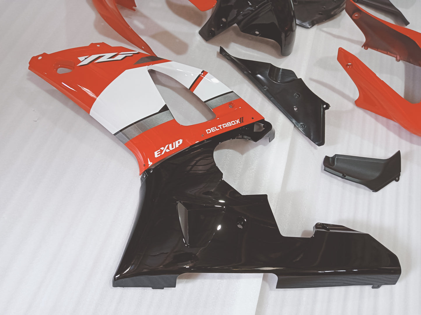 Red White Yamaha YZF R1 Fairing 04