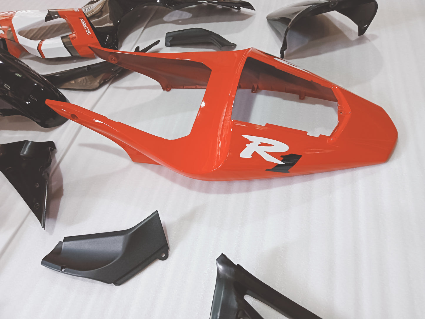 Red White Yamaha YZF R1 Fairing 05