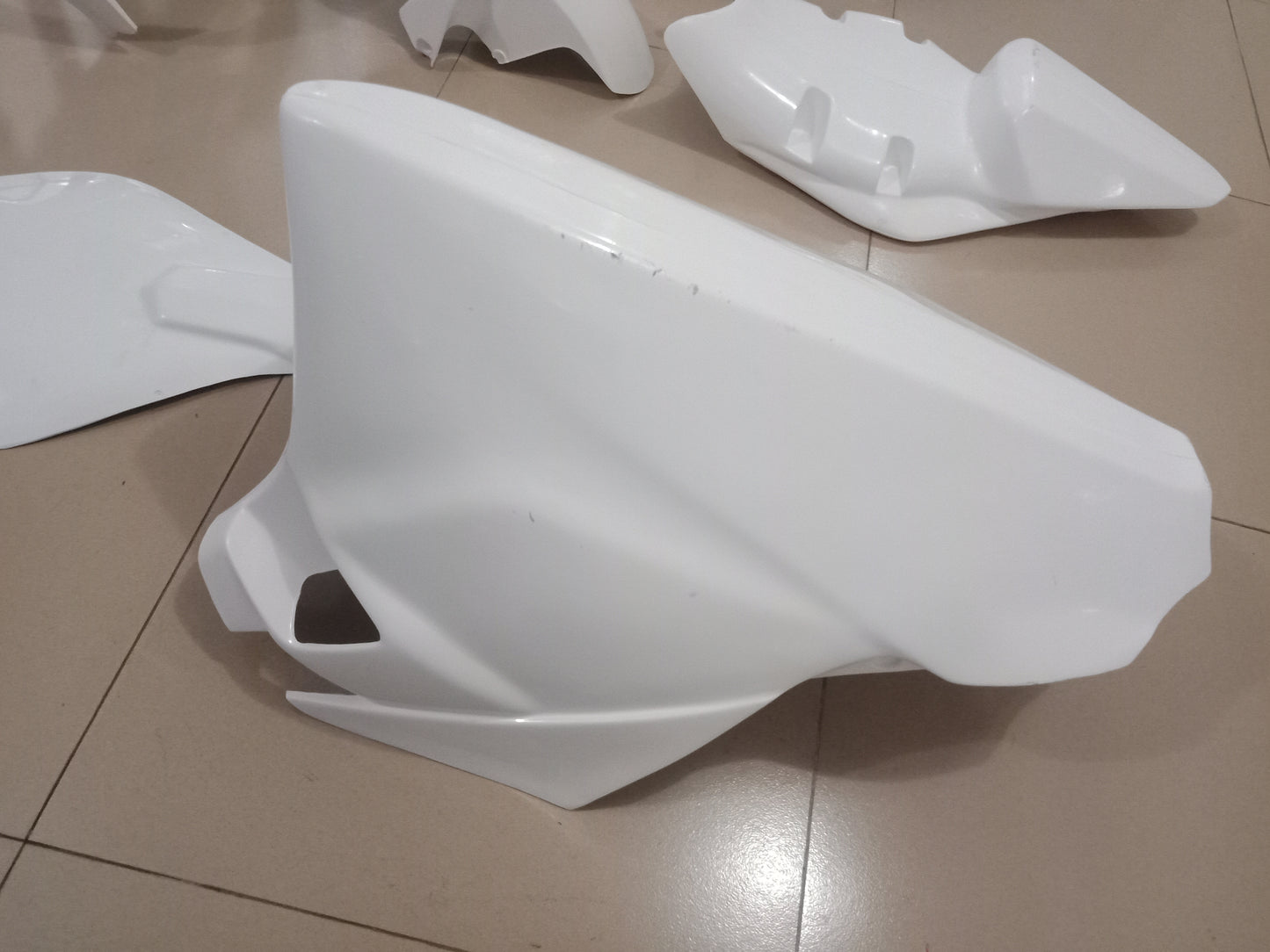 Unpainted Yamaha R6 Fiberglass race fairing 02