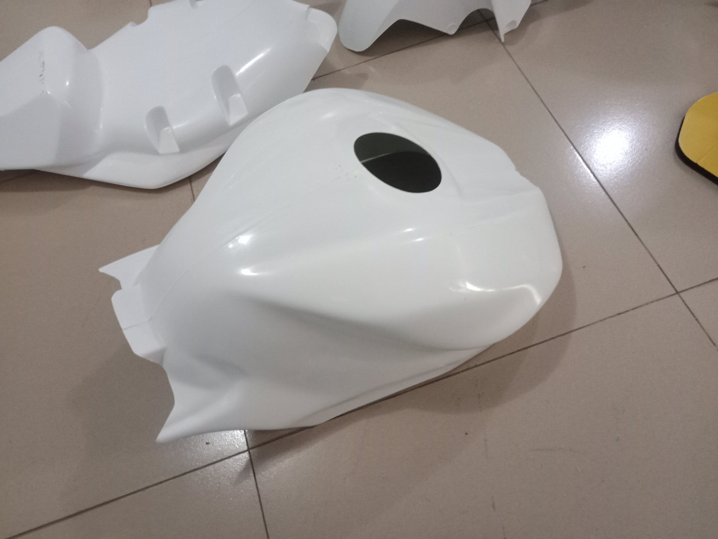 Unpainted Yamaha R6 Fiberglass race fairing 03