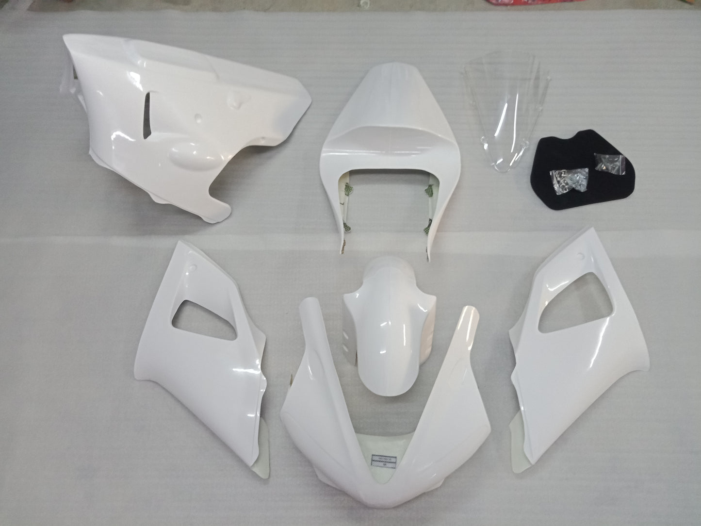 Yamaha R1 Fiberglass Race Fairing 01