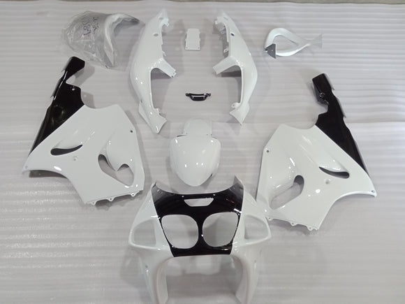 Revamp Your Ride: The Kawasaki ZX7R Fairing Kit (1996-2003)