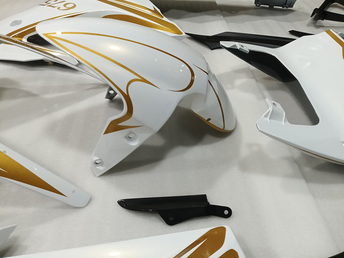 Gold Pearlescent White Fairing Kit For Triumph Daytona 675R 2006 2007 2008