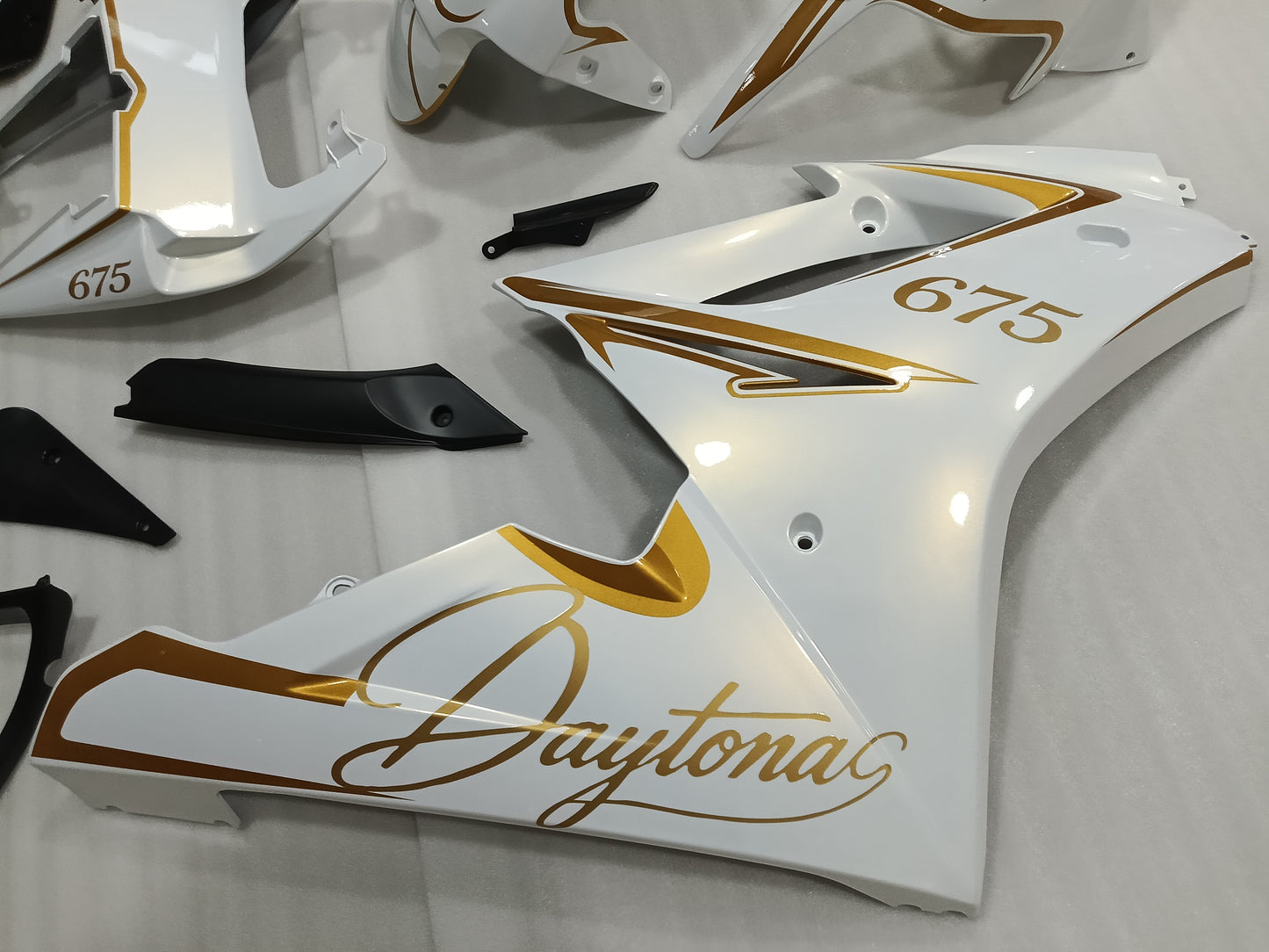 Gold Pearlescent White Fairing Kit For Triumph Daytona 675R 2006 2007 2008