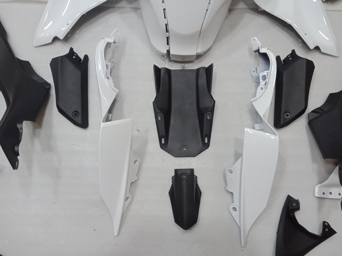 ---AU STOCKING--- Pearl White Fairing Kit For Yamaha R7 2021+