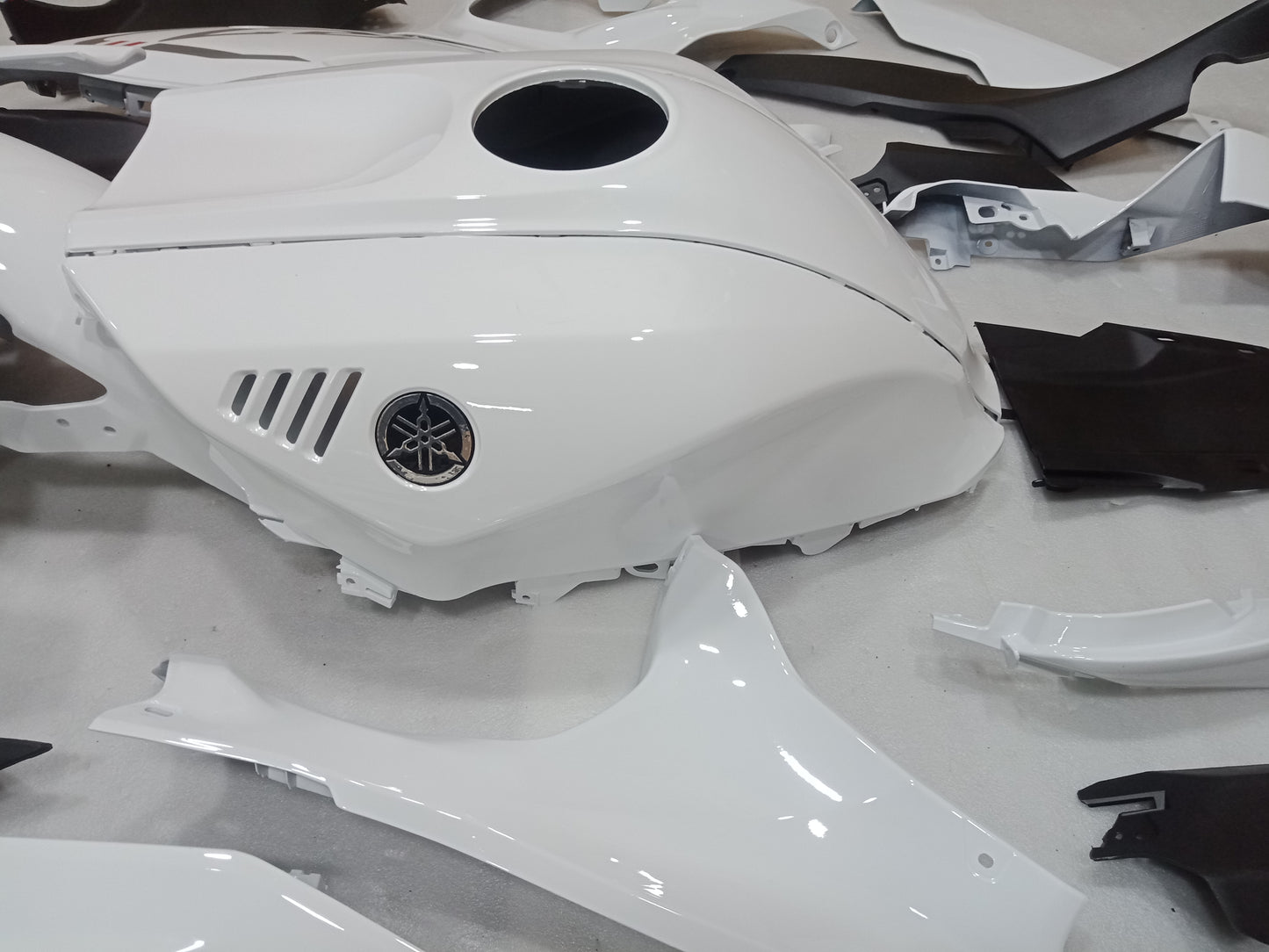 ---AU STOCKING--- Pearl White Fairing Kit For Yamaha R7 2021+
