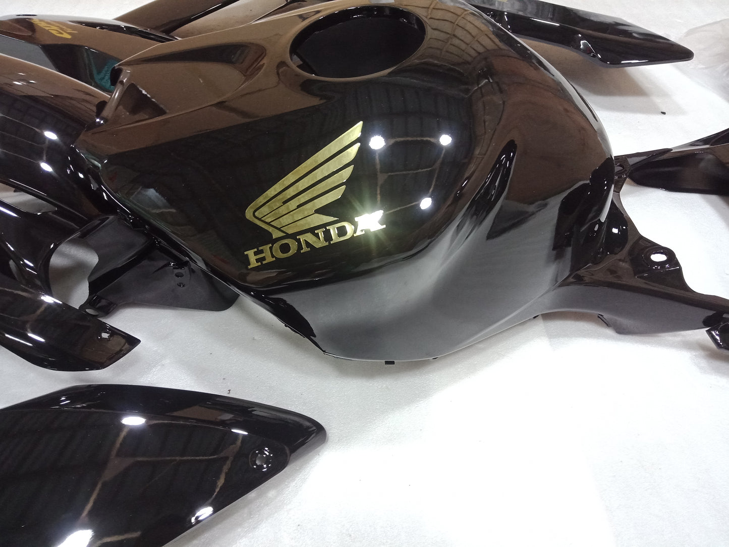 ---AU STOCKING--- Gloss Black Gold Honda CBR1000RR 2004 2005 Fairing Kit