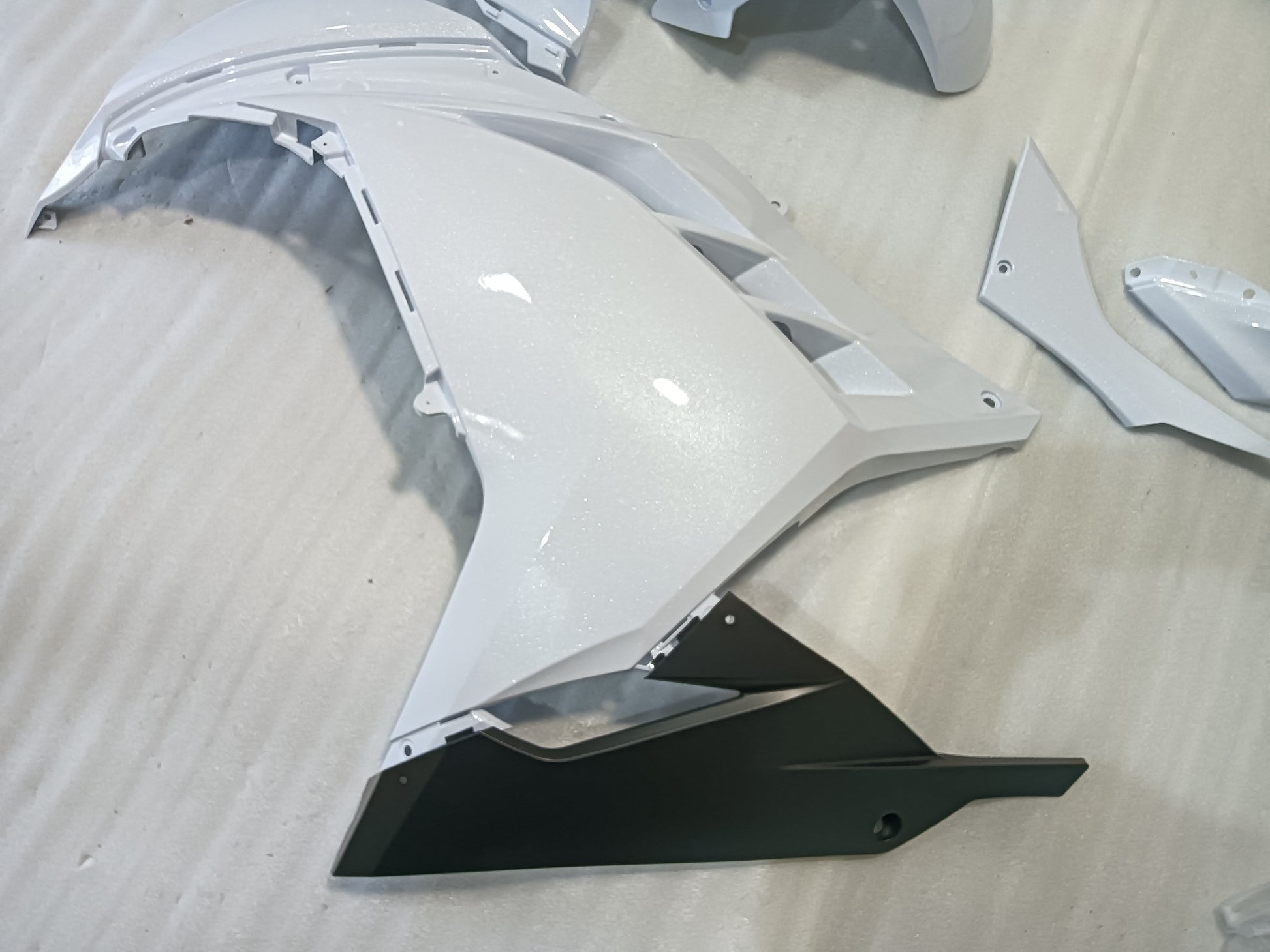 Pearl White Fairing Kawasaki Ninja 300 - 03