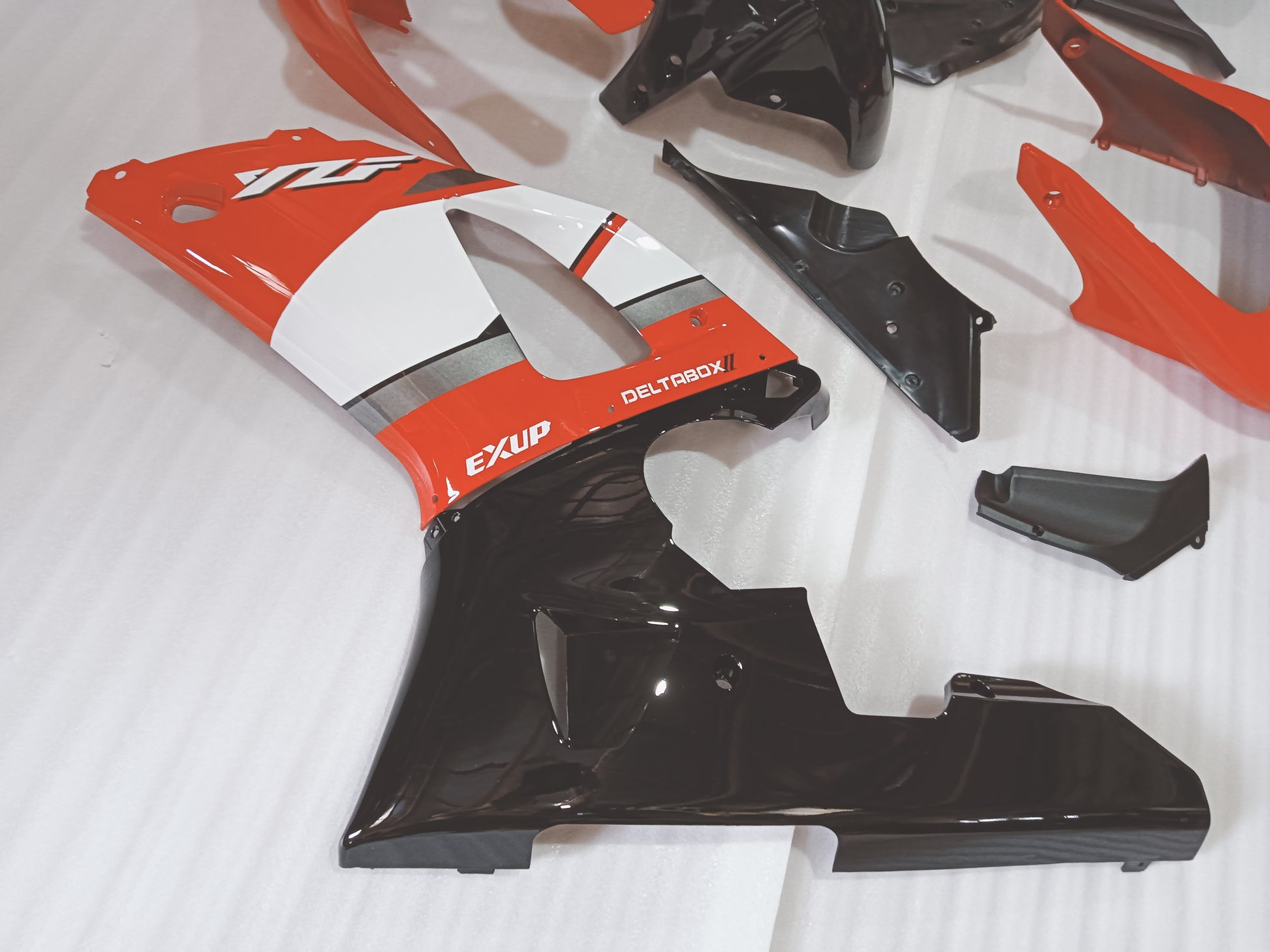 Red White Yamaha YZF R1 Fairing 04