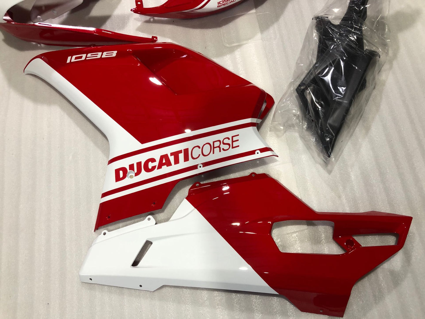 ---AU STOCKING--- Red Fairing Kit for Ducati 848 1098 1198