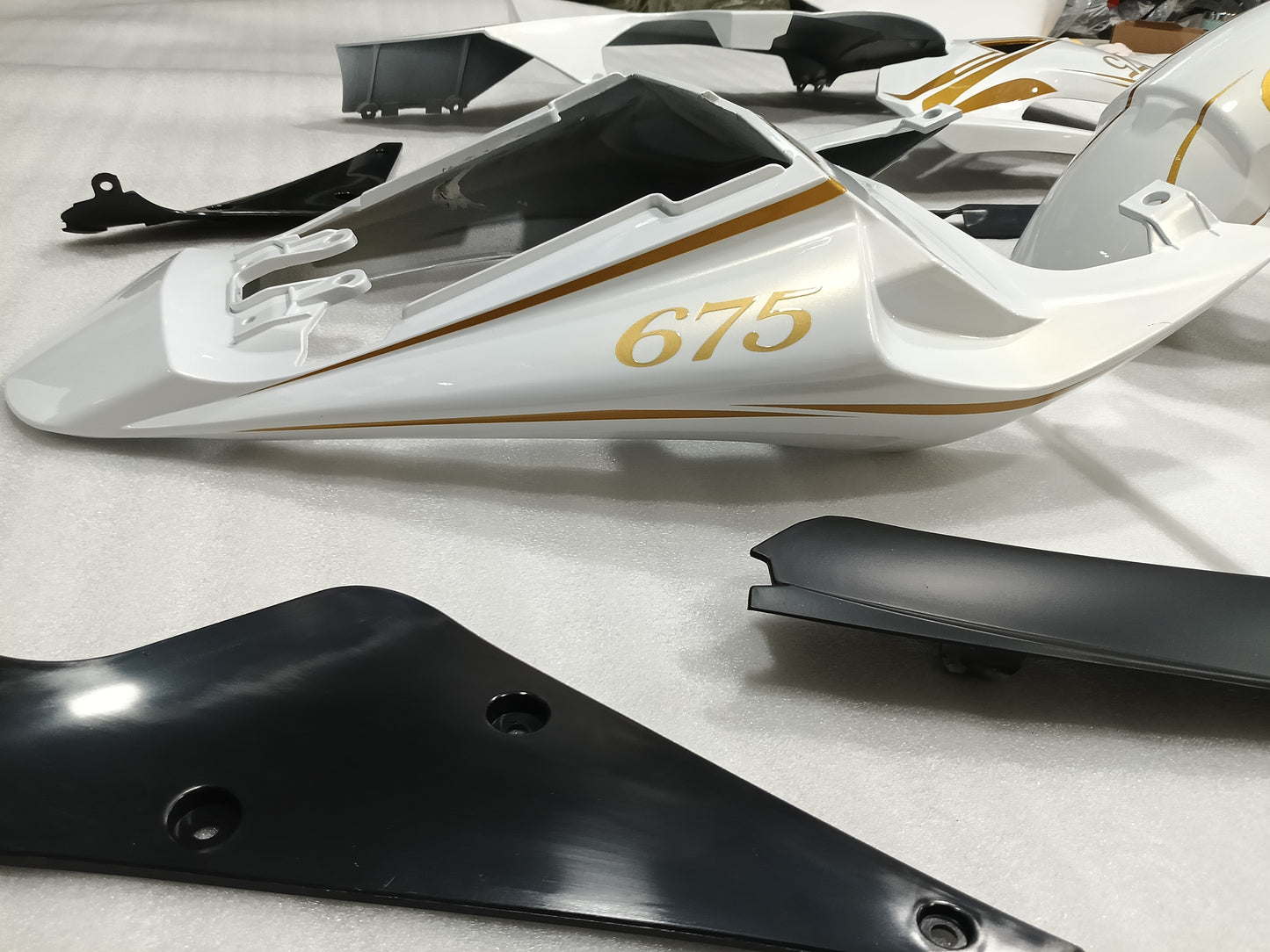Gold Pearlescent White Fairing Kit For Triumph Daytona 675R 2006 2007 2008