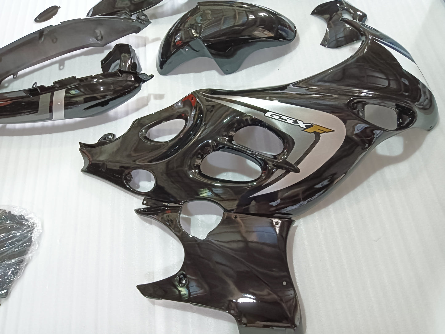 ---AU STOCKING--- SUZUKI GSX650F 2003 2004 2005 Black and Silver Fairing