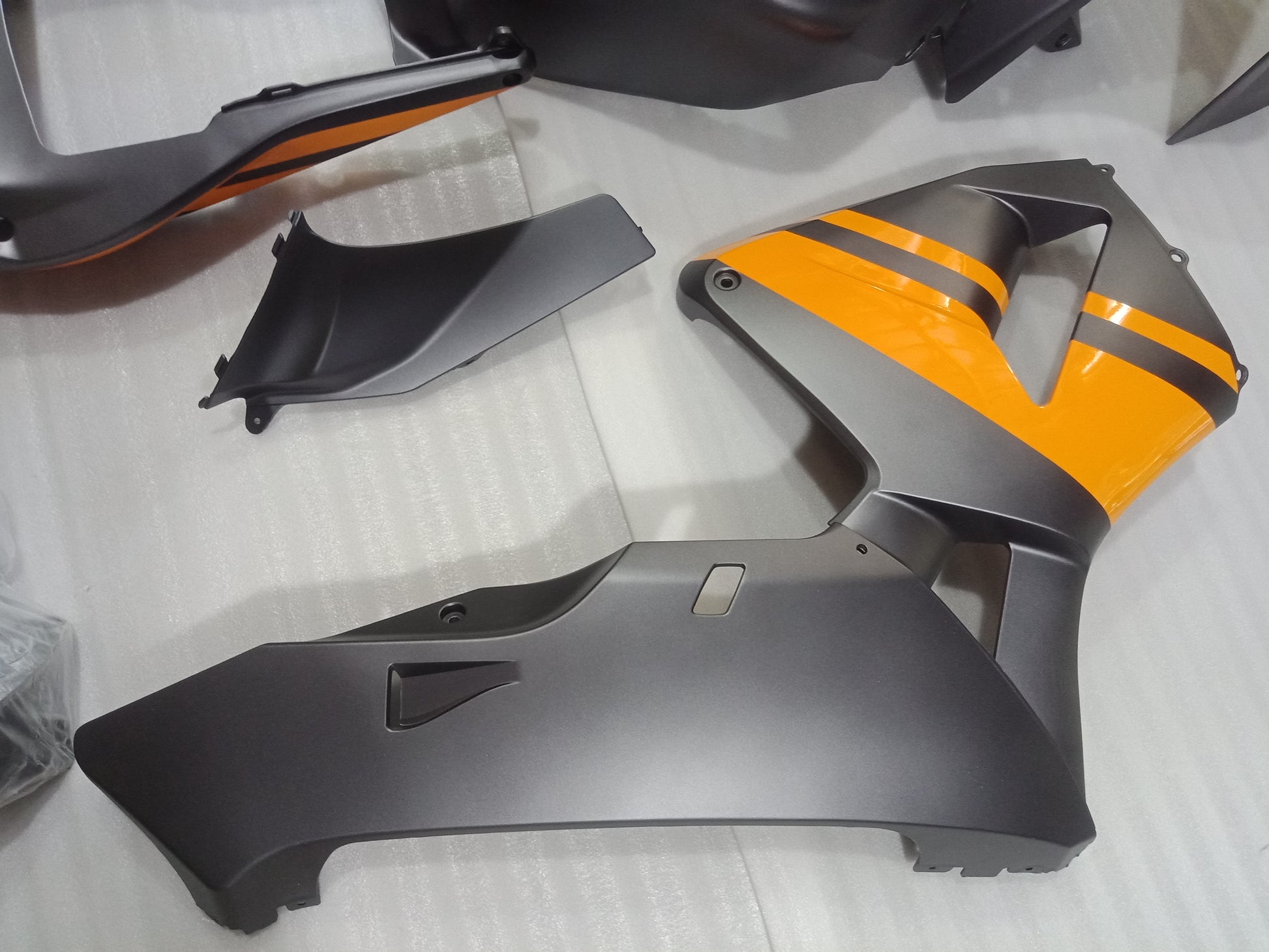 ---AU STOCKING--- Matt Black with Yellow Fairing Kit Fit Honda CBR600RR 2003 2004