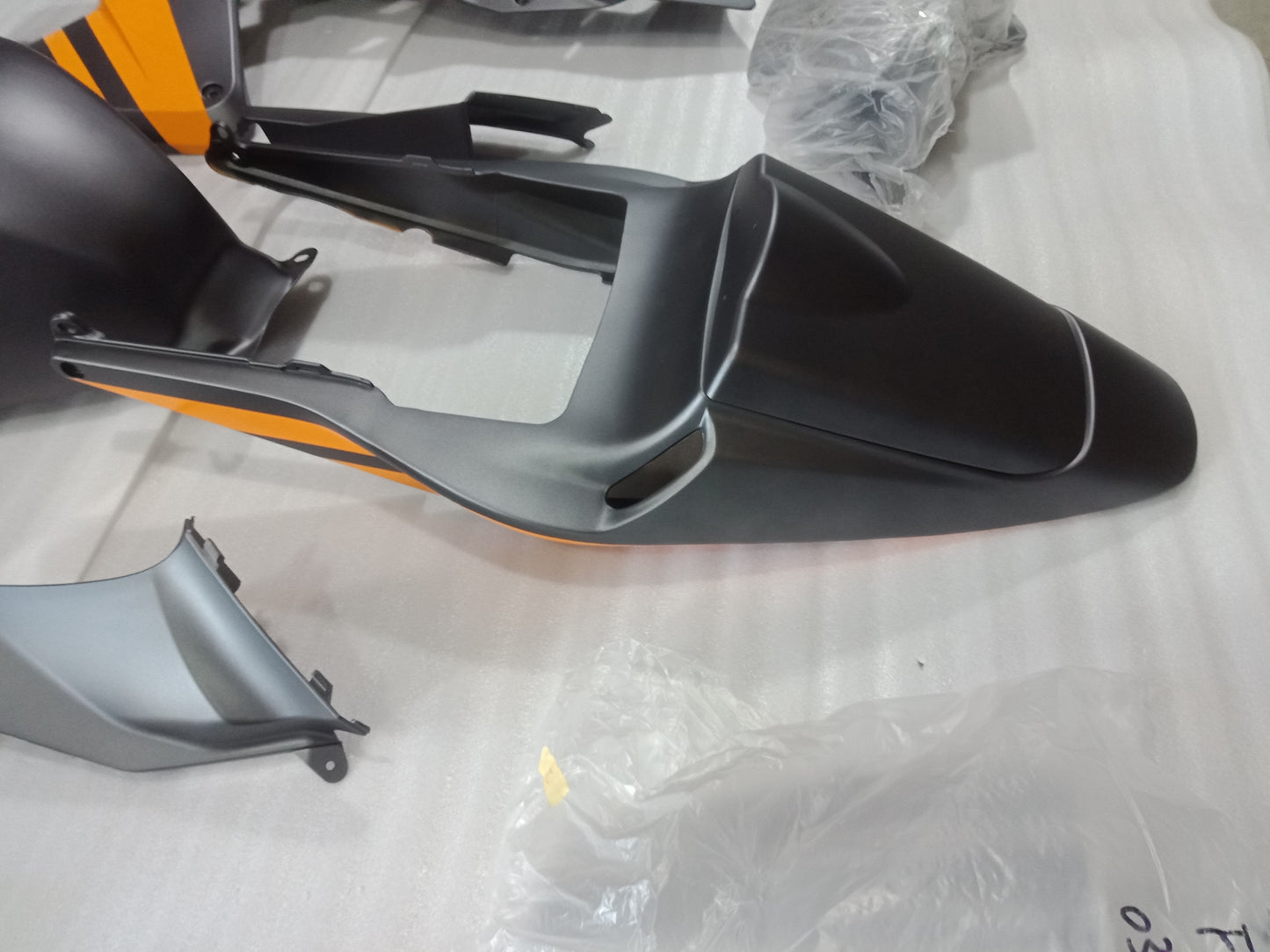 ---AU STOCKING--- Matt Black with Yellow Fairing Kit Fit Honda CBR600RR 2003 2004