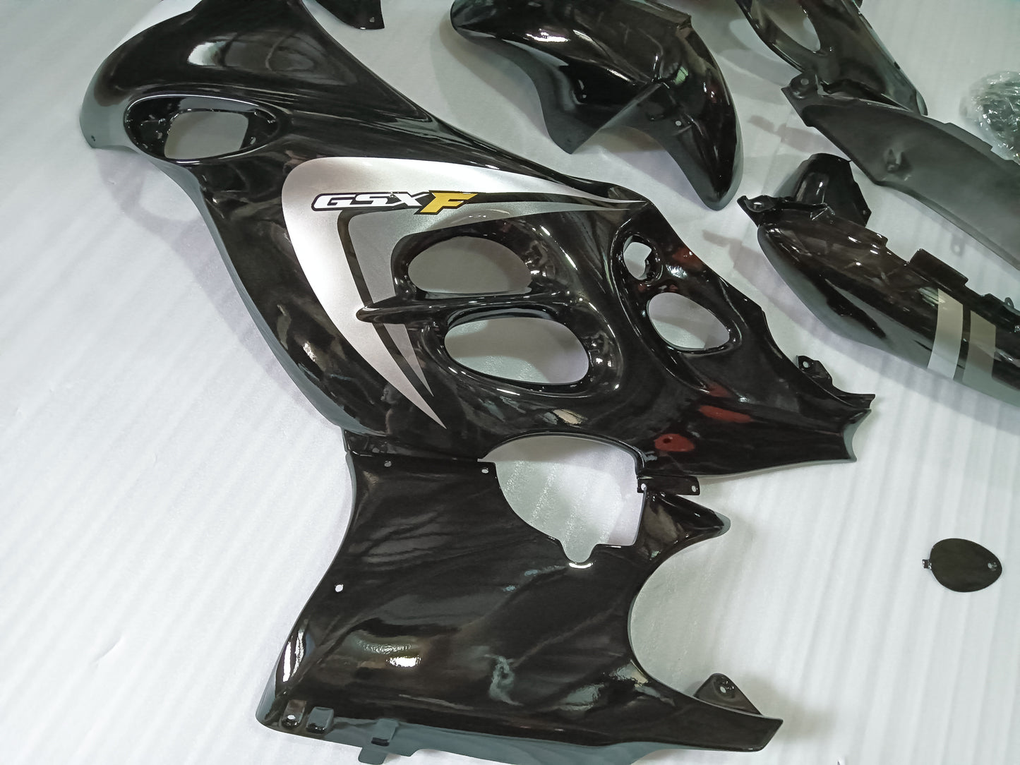 ---AU STOCKING--- SUZUKI GSX650F 2003 2004 2005 Black and Silver Fairing