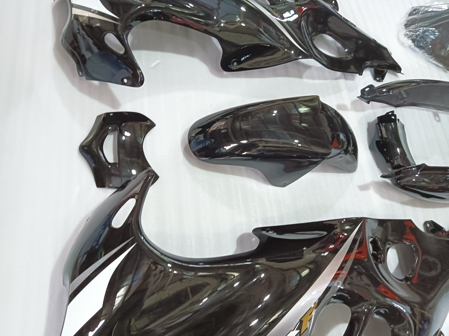 ---AU STOCKING--- SUZUKI GSX650F 2003 2004 2005 Black and Silver Fairing